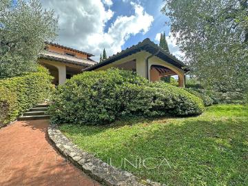 Case e ville in vendita di 475 m² in Via Giolica di Sotto