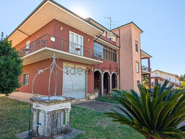 Case e ville in vendita di 475 m² in Via San Lanno, 851