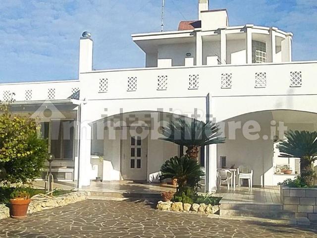 Case e ville in vendita di 476 m² in Via F. Sellitto