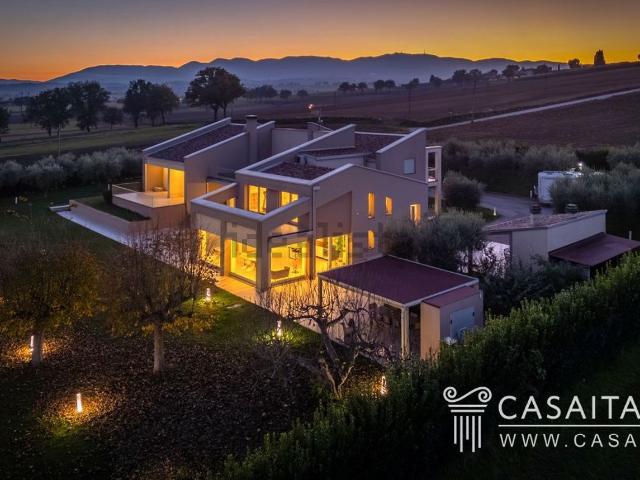 Case e ville in vendita di 476 m² in Via Ugo Foscolo, 37