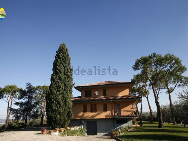 Case e ville in vendita di 477 m² in Via Cagnano