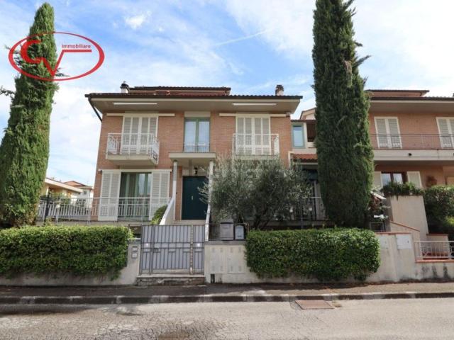 Case e ville in vendita di 477 m² in Via A.Vespucci