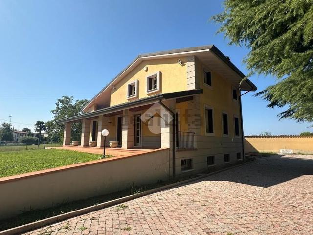 Case e ville in vendita di 478 m² in Via Cordovado