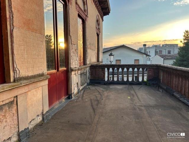 Case e ville in vendita di 478 m² in Via Giuseppe Garibaldi, 37