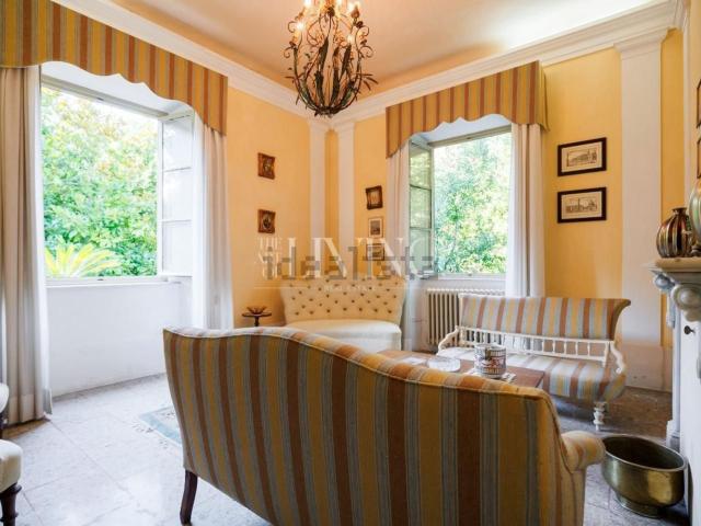 Case e ville in vendita di 478 m² in Viale Europa, 730