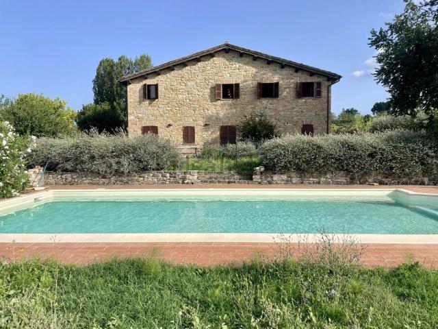Case e ville in vendita di 479 m² in Località Sant&apos Ippolito