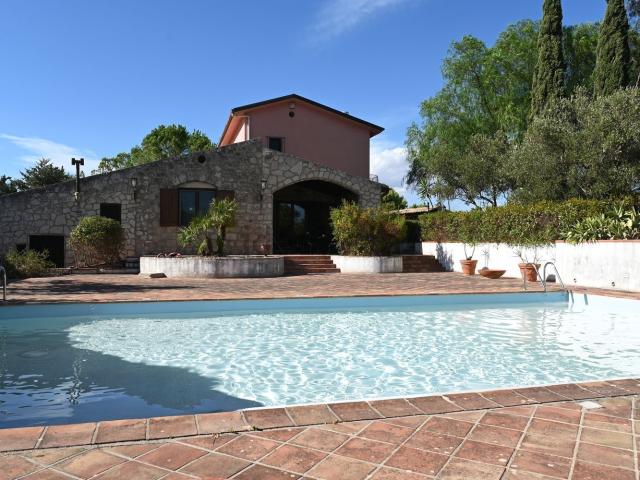 Case e ville in vendita di 480 m²