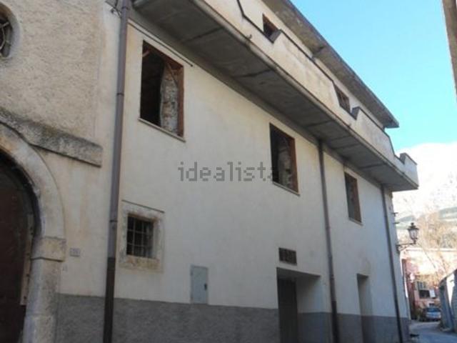 Case e ville in vendita di 480 m² in Via conte pace