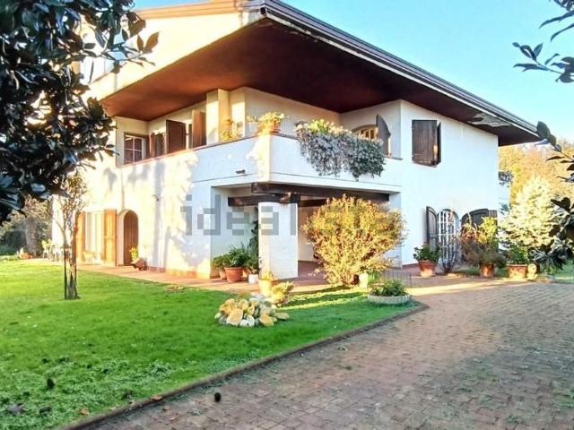 Case e ville in vendita di 480 m² in Via Bregoscia, 70
