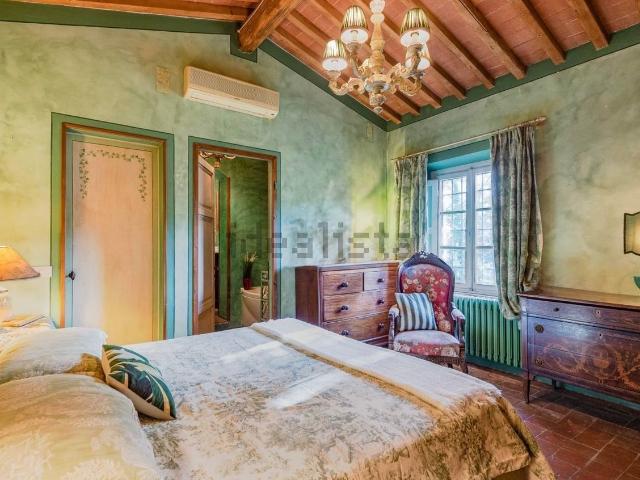 Case e ville in vendita di 480 m² in Via delle Camelie
