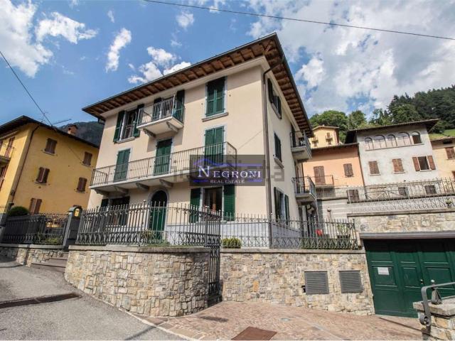 Case e ville in vendita di 480 m² in Via Foppi, 2