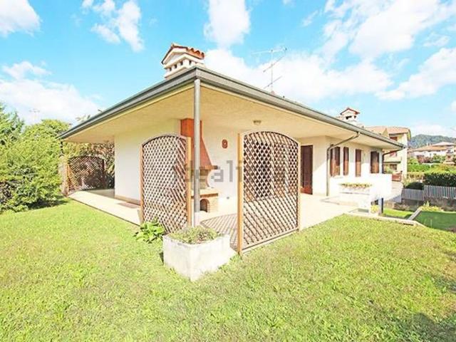 Case e ville in vendita di 480 m² in Via Ippolito Nievo