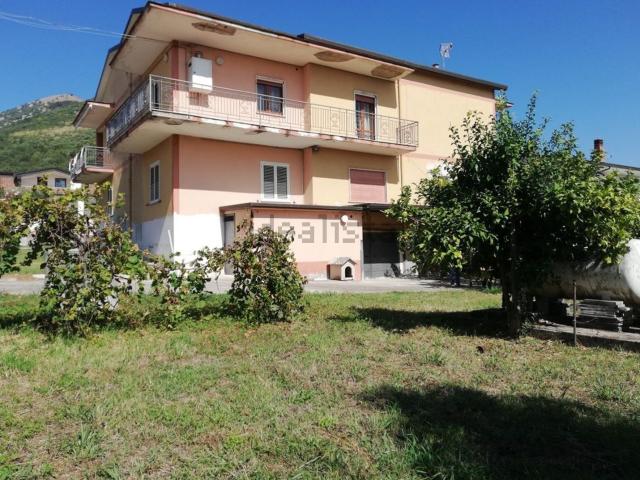 Case e ville in vendita di 480 m² in Via Laurelli, 57