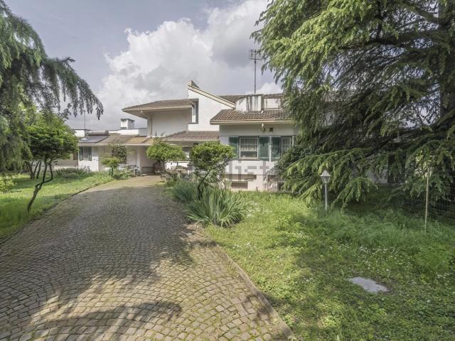 Case e ville in vendita di 480 m² in Via Silvio Pellico, 17