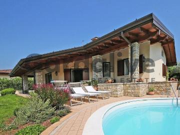 Case e ville in vendita di 480 m² in Via Padre Francesco Santabona, 12