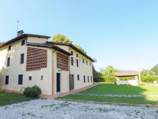 Case e ville in vendita di 480 m² in Via Papa Giovanni XXIII