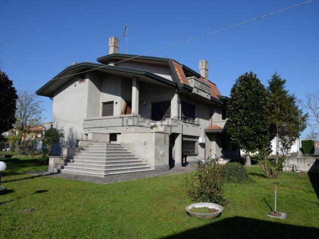 Case e ville in vendita di 480 m² in Via Roma, 5