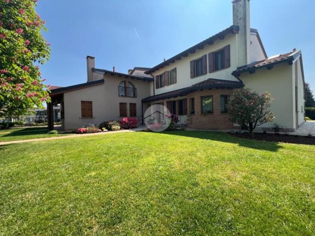 Case e ville in vendita di 480 m² in Via Venezia, 20