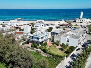 Case e ville in vendita di 480 m² in Viale Cristoforo Colombo