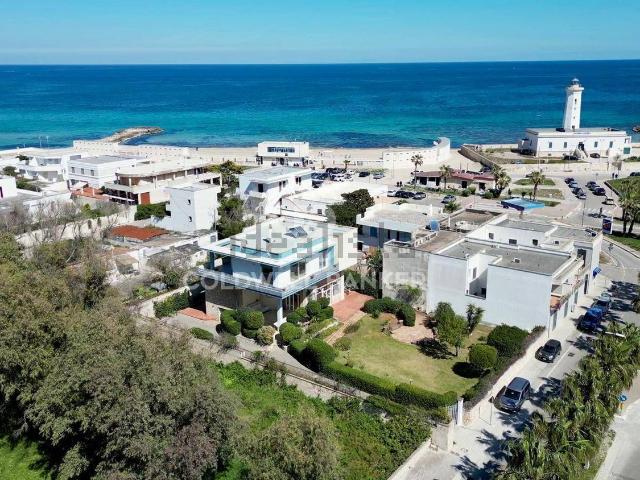 Case e ville in vendita di 480 m² in Viale Cristoforo Colombo