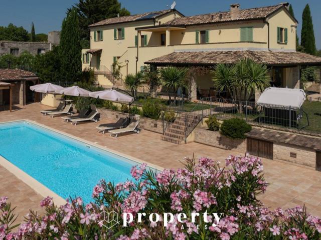 Case e ville in vendita di 480 m² in Contrada Colle Santandrea, 6