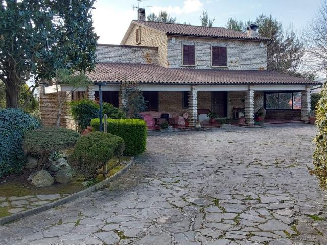 Case e ville in vendita di 480 m² in Località Uvaiolo