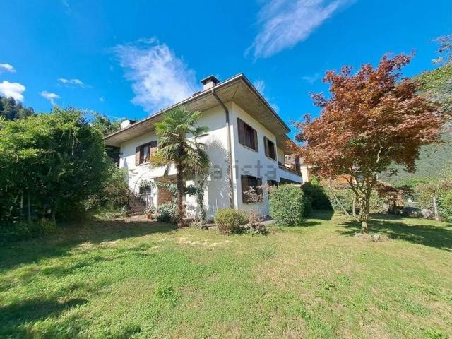 Case e ville in vendita di 480 m² in Piazza Sivrè, 7