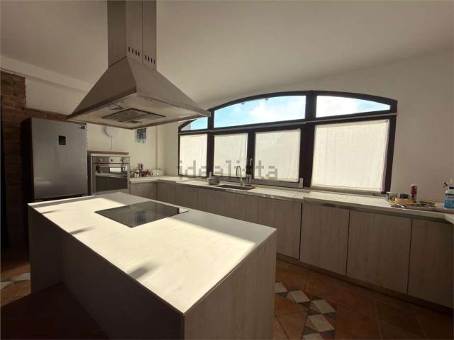 Case e ville in vendita di 480 m² in Via Castelnuovo