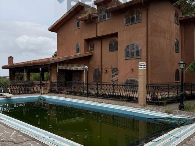 Case e ville in vendita di 480 m² in Strada Provinciale di Pezzingoli, 204