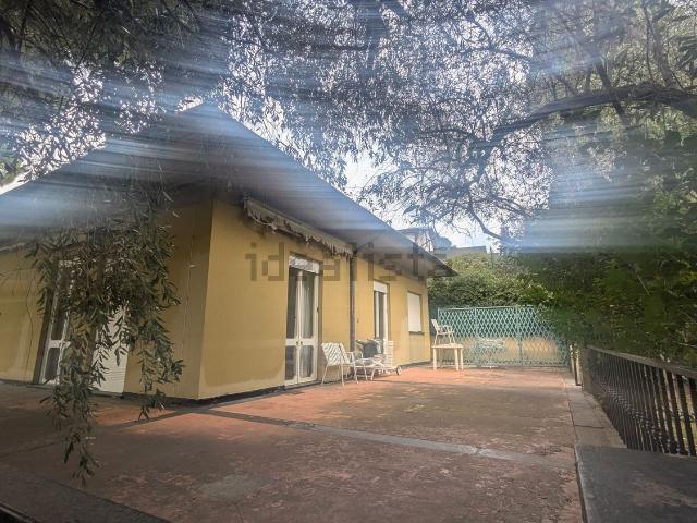 Case e ville in vendita di 481 m² in Via Fanny Roncati Carli