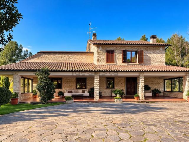 Case e ville in vendita di 481 m² in Località Uvagliolo, 9