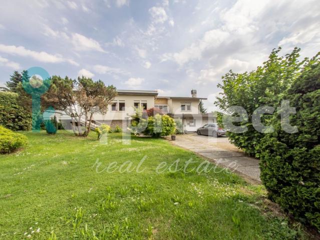 Case e ville in vendita di 482 m² in Via Capitelbello