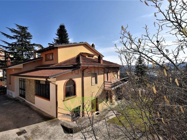 Case e ville in vendita di 482 m² in Via Fabio Filzi