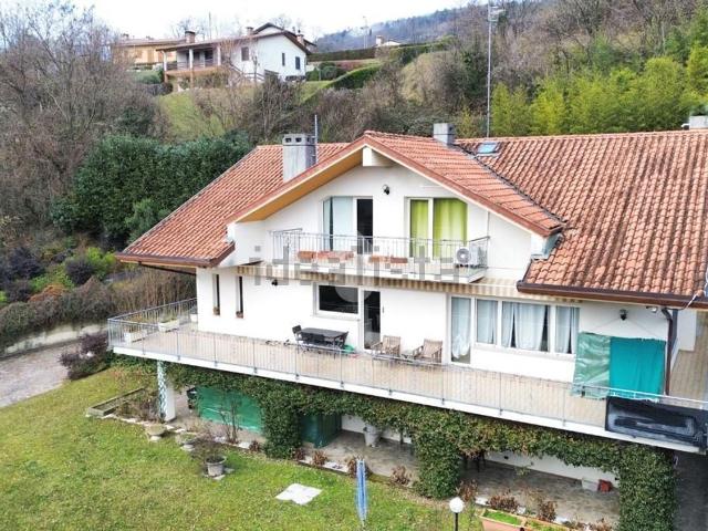 Case e ville in vendita di 482 m² in Piazza IV Novembre, 5