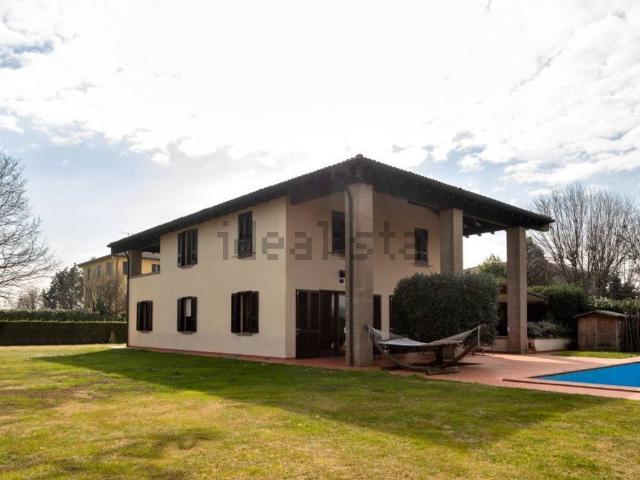 Case e ville in vendita di 483 m² in Via Russo, 12