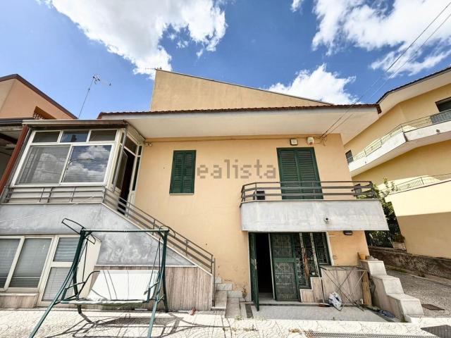 Case e ville in vendita di 484 m² in Via Guglielmo Marconi, 42