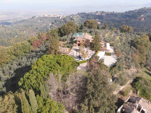 Case e ville in vendita di 484 m² in Via San Bernardino, 13