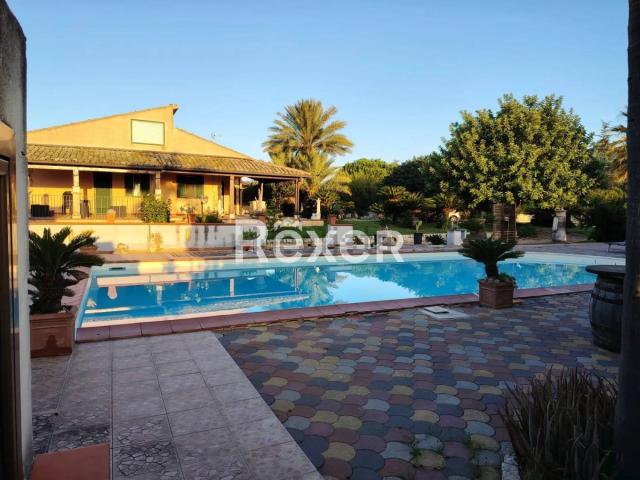 Case e ville in vendita di 484 m² in Via Rocciola Scrofani