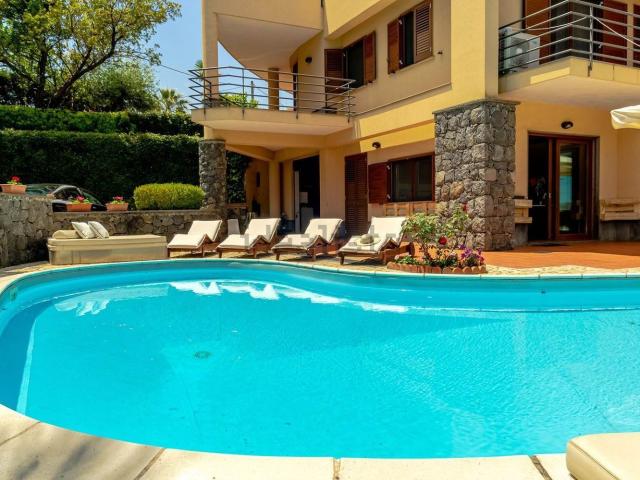 Case e ville in vendita di 485 m²