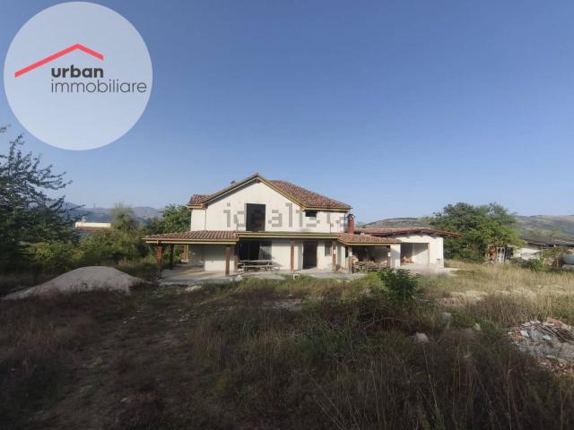 Case e ville in vendita di 485 m² in Via Giovanna D&apos Arco