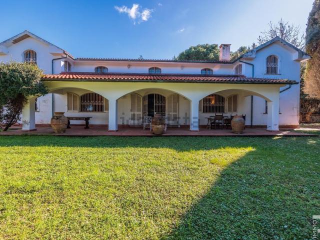 Case e ville in vendita di 485 m² in Via della Valle Benedetta