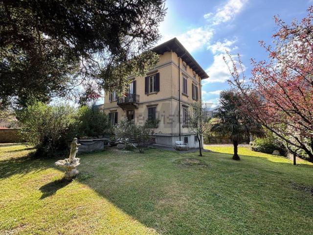 Case e ville in vendita di 485 m² in Via Serio, 11