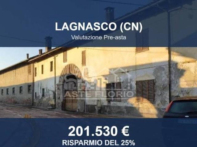 Case e ville in vendita di 485 m² in Via Tapparelli, 10