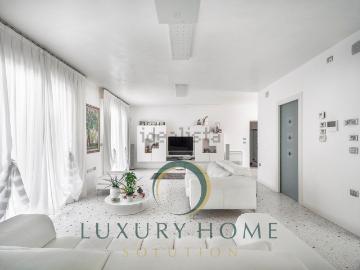 Case e ville in vendita di 486 m² in Via San Martino e Solferino