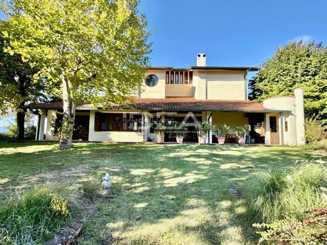 Case e ville in vendita di 488 m² in Via Corte Mei