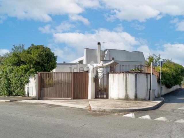 Case e ville in vendita di 488 m² in Via dei Gerani