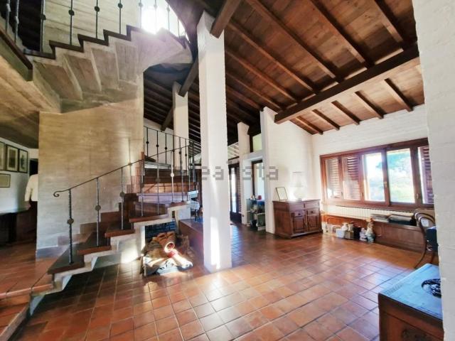 Case e ville in vendita di 488 m² in Via Vecchia Pesciatina