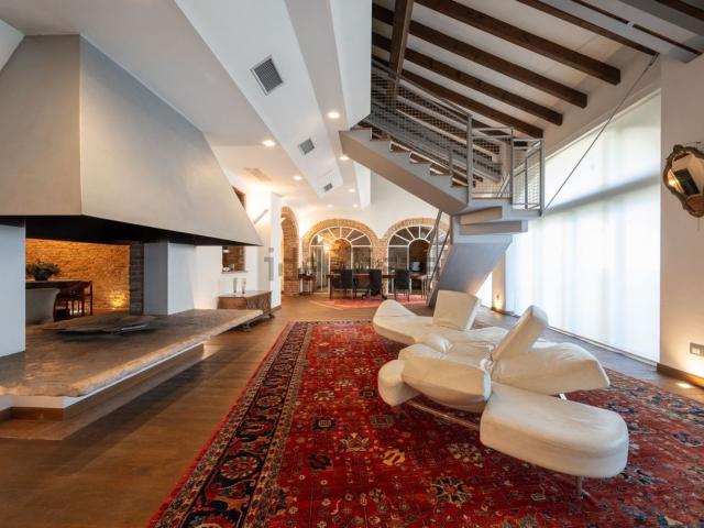 Case e ville in vendita di 488 m² in Viale Lodi, 45