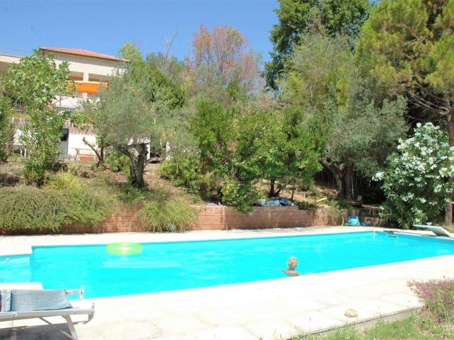 Case e ville in vendita di 489 m²