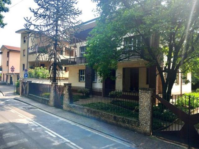 Case e ville in vendita di 489 m² in Via Dante Alighieri, 15